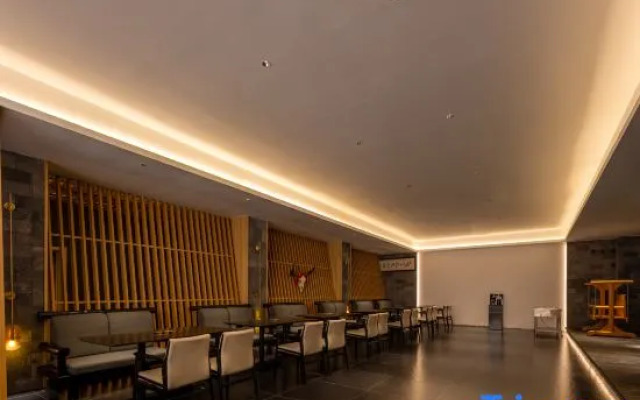 Shanshuijian Hot Spring Hotel (Hailuogou Glacier Forest Park)