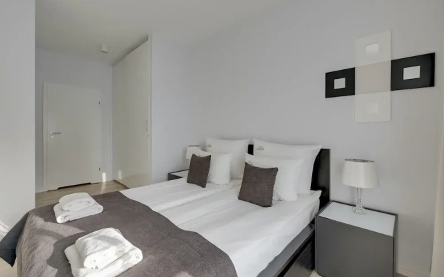 Waterlane Riverside - SPA, Pool, Gym & Parking by Downtown Apartments