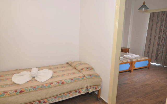 HOLLYWOOD Suites