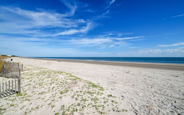 Beach & Tennis Admirals Row by Vtrips