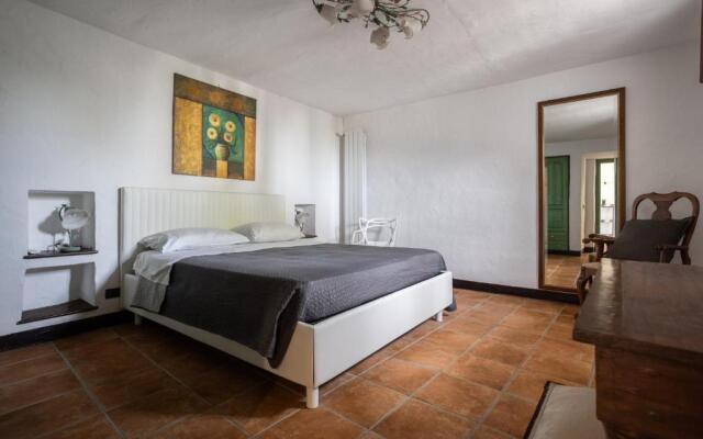 Villa a 300 Mt. dal Mare (Magaggiari) con campo da tennis