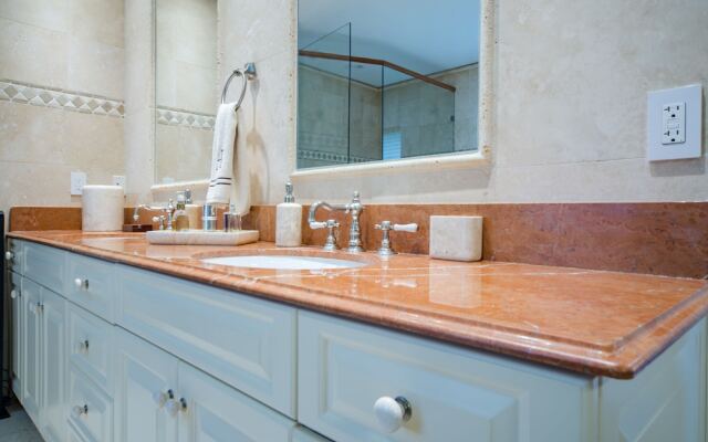 Crystal Court Estate - Four Bedroom Home