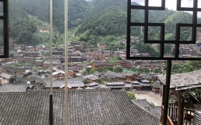 Xijiang Wutong Yaju Inn