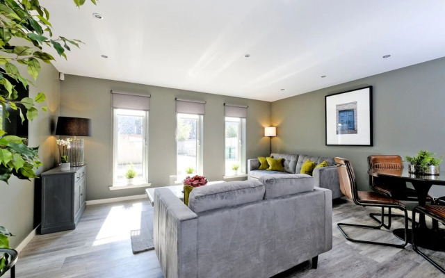 Executive three Bedroom Apartment in Aberdeens West End