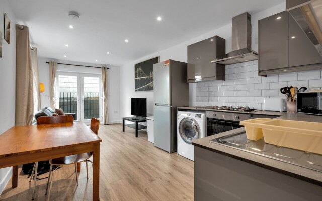 Charming 2-bed Apartment in South West London