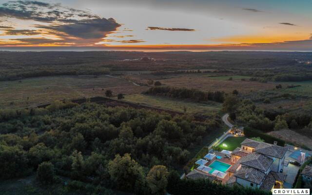 Carolus in Barat with 5 bedrooms and 5 bathrooms