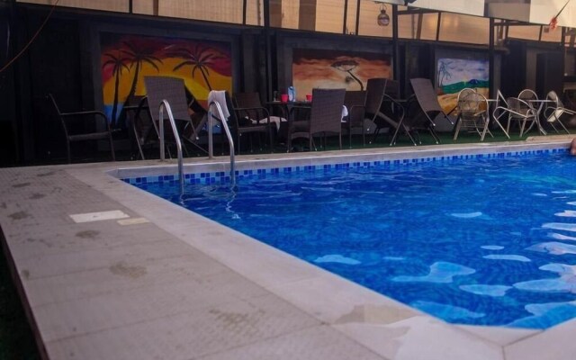 Delano Hotel And Suites