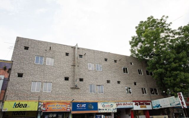 Spot On 23725 Jay Shanti Palace Hotel