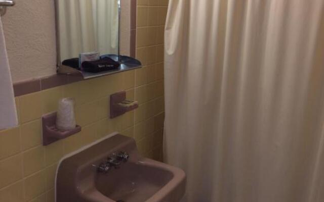Crystal Sands Motel