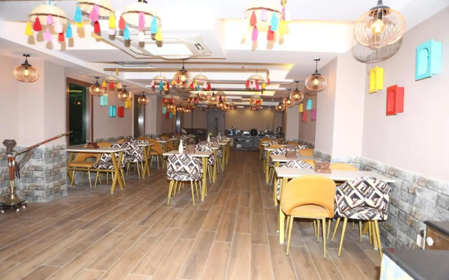 Hotel Cardinal Express OXMO Delhi Airport