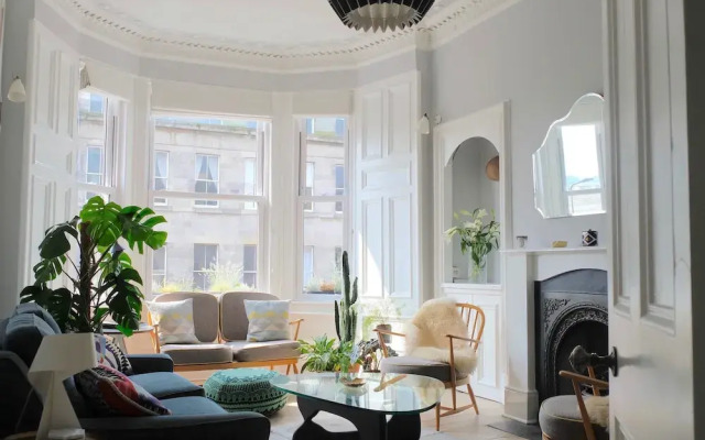 Scandi-style 1 Bedroom City Centre Apartment