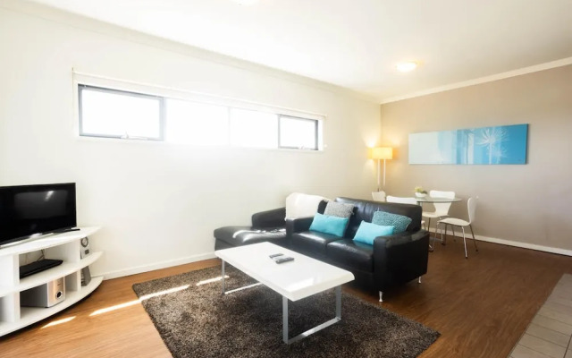 Lovely 2BR Apartment in West Perth With Parking!