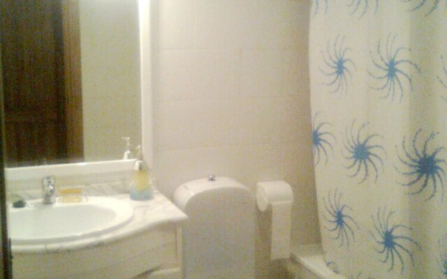 Apartment With In Estepona With Pool Access And Furnished