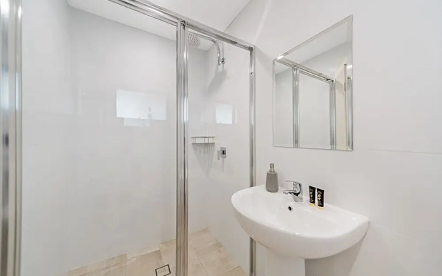 Carlton Suites
