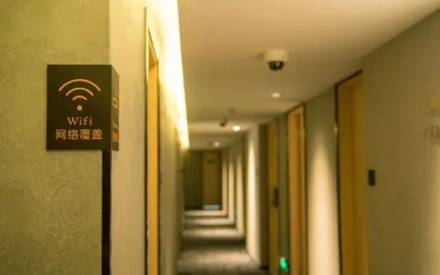 West Suburb of Hongqiao Hub Lereal @ Hotel