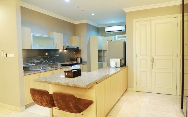 Luxury 2br the Bellezza Apartment with City View