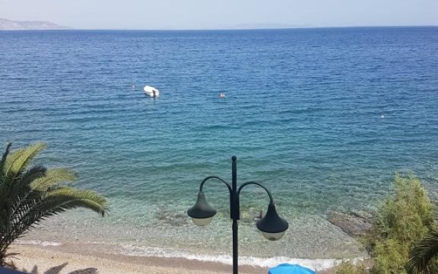 Agioi Theodoroi beach