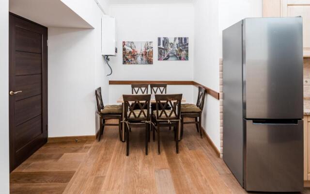 Romari площа Міцкевича