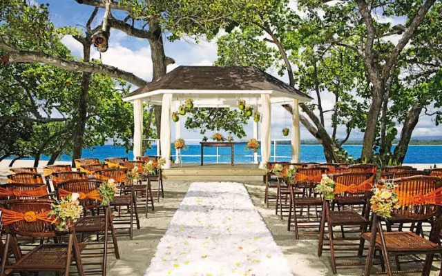 Occidental Flamenco Beach