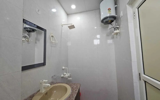 Hotel Vistacrest Noida Sector 104