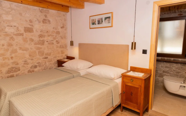 Traditional stone house Tonca