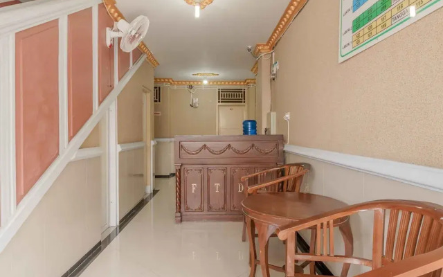 RedDoorz Plus Syariah near RSUP Dr. M. Djamil Padang