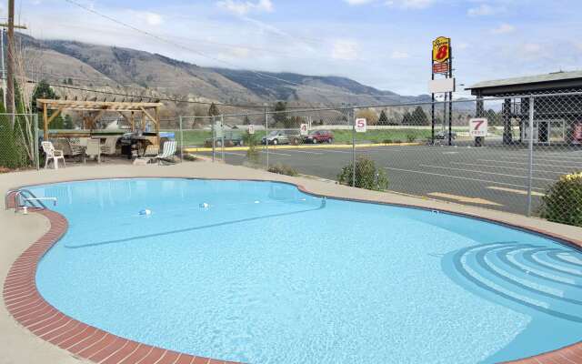 Super 8 by Wyndham Kamloops East