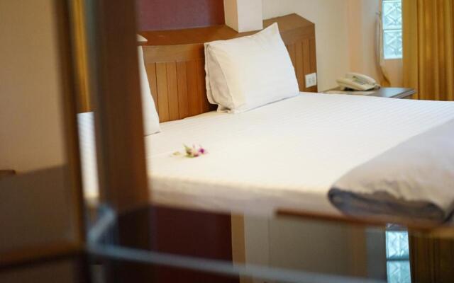 Country Lakeview Hotel