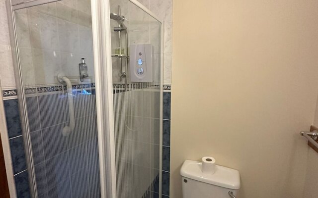 OYO Mackays Travel Lodge Hotel