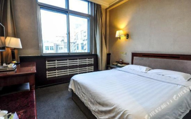 Huludao Grand Hotel (Huludao Railway Station)