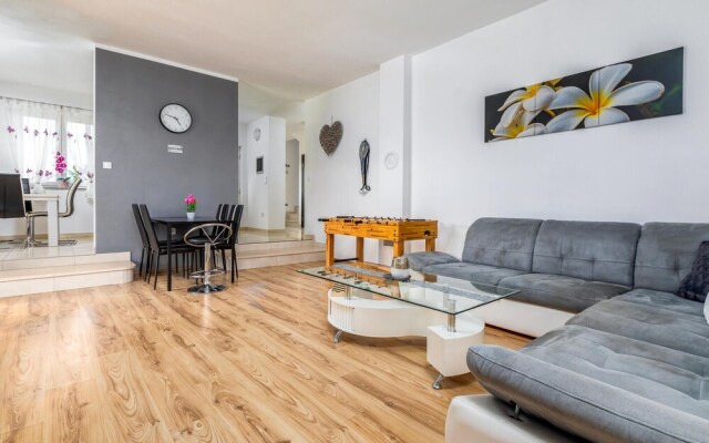 Beautiful Home in Valbandon With Wifi and 4 Bedrooms