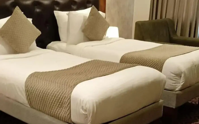 Royal Ace Luxur Hotel