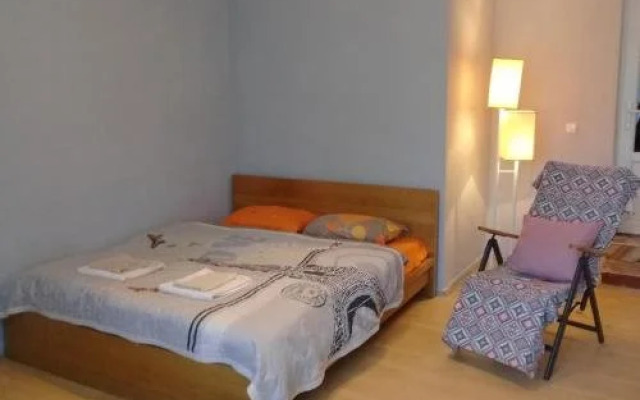 Guest House on Saakadze St. 36