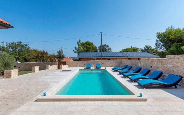 Awesome Home in Premantura With Wifi and 5 Bedrooms