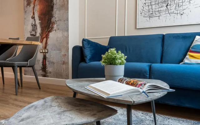 LUXURY & UNIQUE - TOP CENTER Apt. - 3BDR & 2 Baths