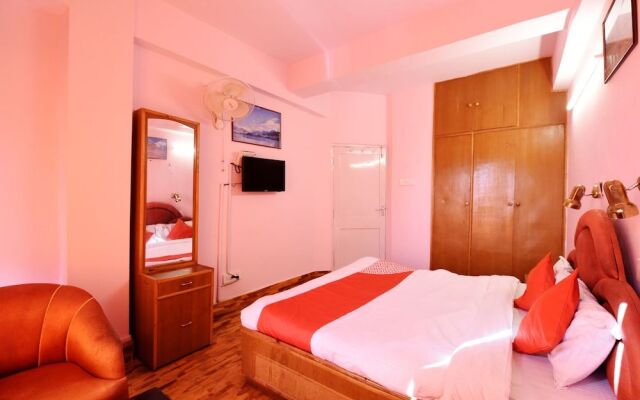 OYO 15765 Hotel Eve