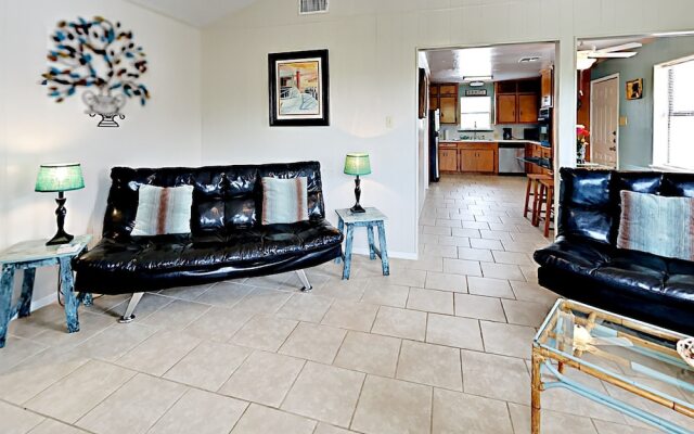 Lowki Bungalow by RedAwning