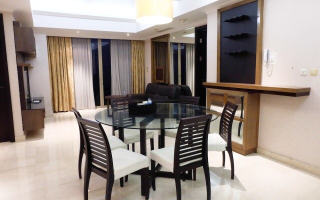 3 Bedrooms Luxury Sudirman Mansion Apartment by Travelio