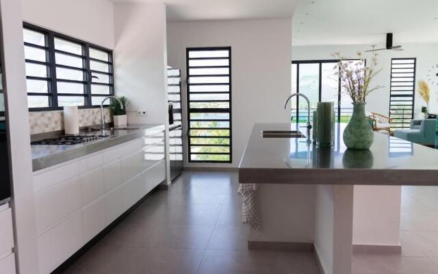 Villa White Sand - Charming villa with breathtaking view over the Spanish Water and indoor Game Room