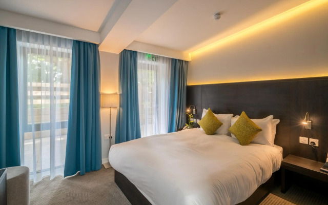 Pelican London Hotel and Residence