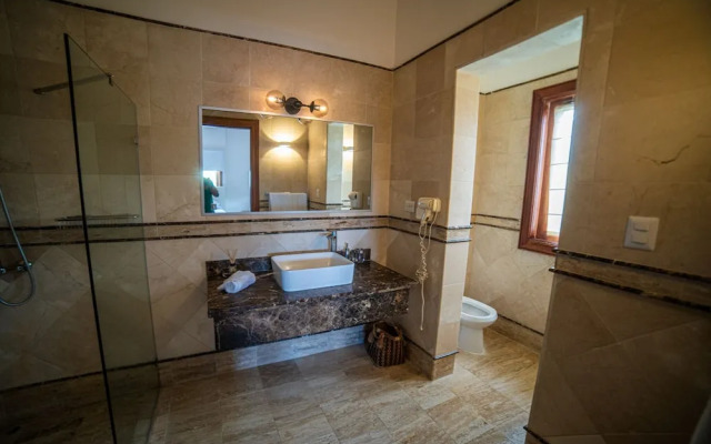 Majestic 5BR Villa w Maid Jacuzzi in Cap Cana