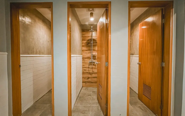 Outpost Hostel - Coron - Adults Only