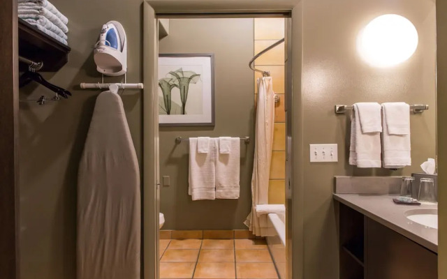 Desert Pearl Inn