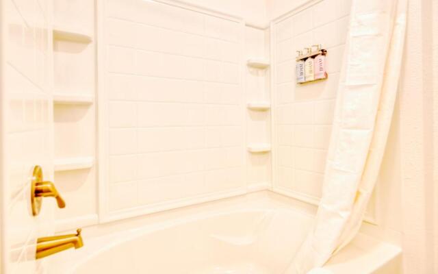 Deluxe One Bedroom Apartment