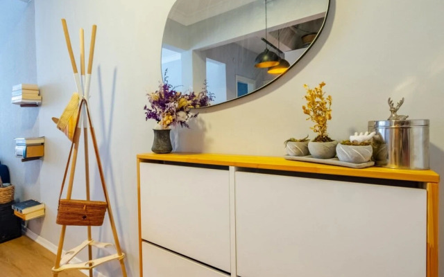 Eclectic Flat Near Metro With Terrace in Kadikoy