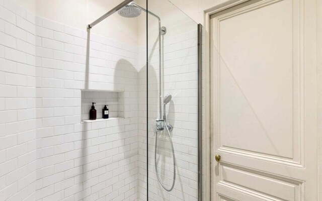 Lovely Mezzanine Apartment Near Buttes Chaumont Park