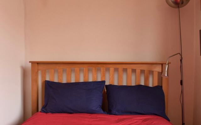 2 Bedroom Flat in Brockley With Garden
