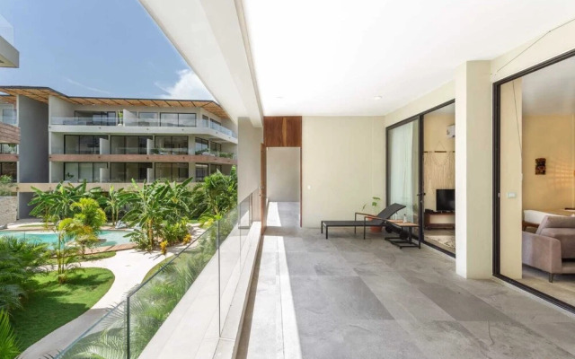 Deluxe Jungle Studio Terrace X15
