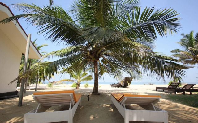 Lankahuts Beach Bungalows
