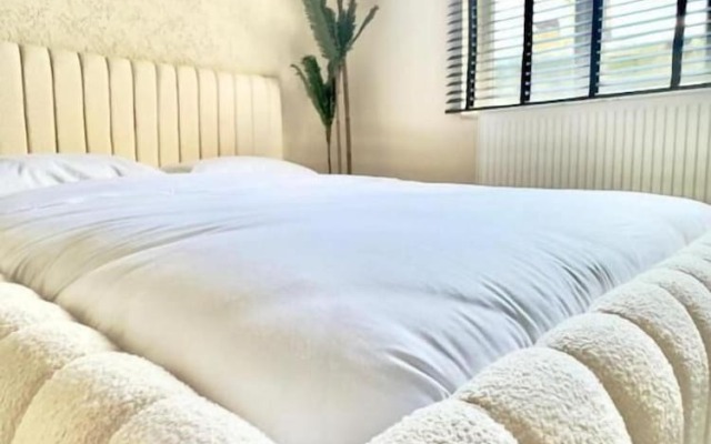 Taksi̇m Whi̇te Sui̇t